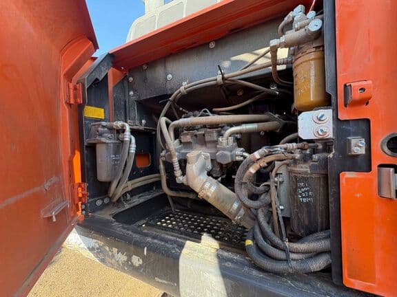 Image of Hitachi ZX210LC equipment image 3
