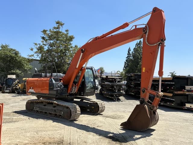 Image of Hitachi ZX200 equipment image 1