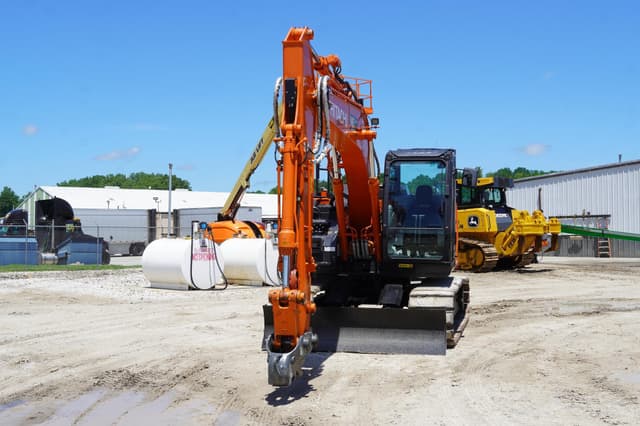Image of Hitachi ZX135US-6 equipment image 4