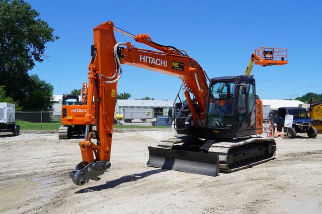 Image of Hitachi ZX135US-6 equipment image 3