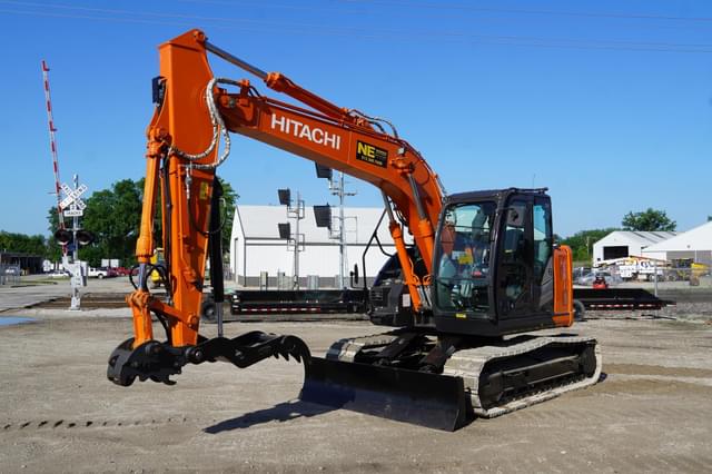 Image of Hitachi ZX135US-6 equipment image 2
