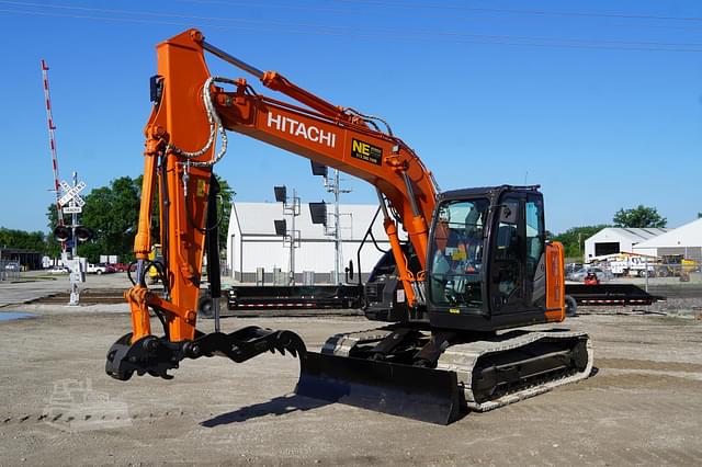 Image of Hitachi ZX135US-6 equipment image 2