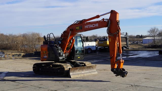 Image of Hitachi ZX135US-6 equipment image 4