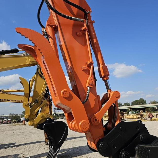 Image of Hitachi ZX135US equipment image 4