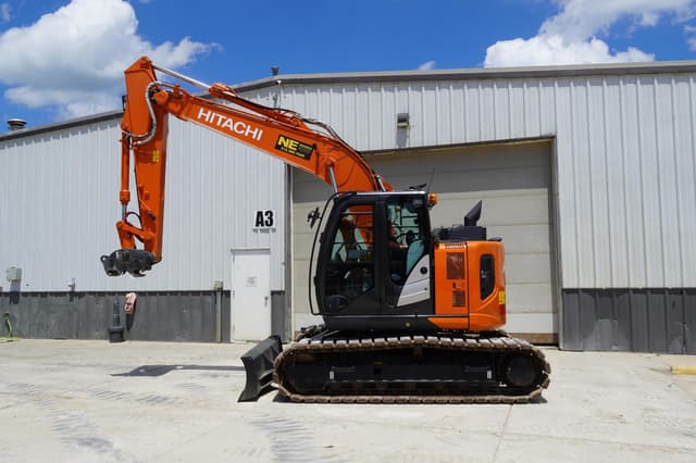 Image of Hitachi ZX135US-6 equipment image 2