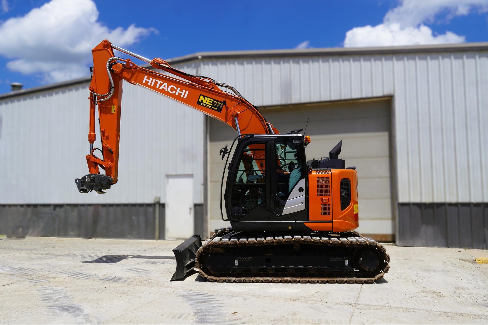 SOLD - Hitachi UH083 Lot No. 5348 Construction with 421 Hrs