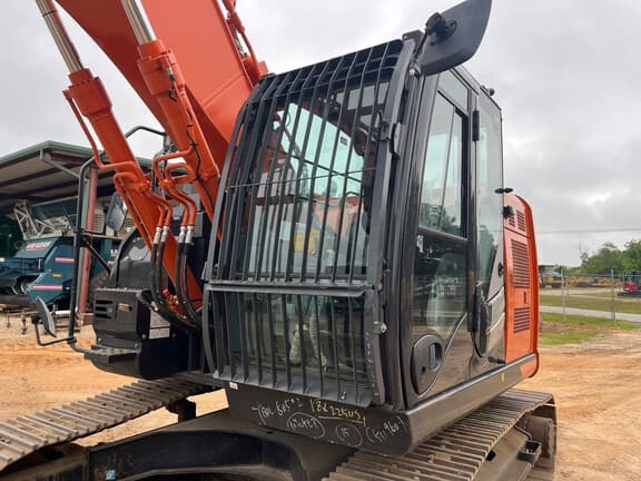 Image of Hitachi ZX225US-6 equipment image 4