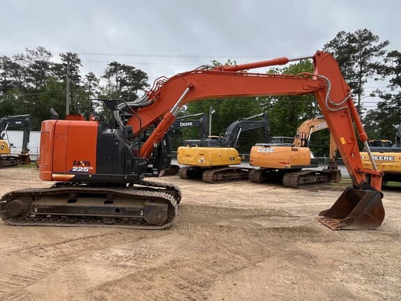 Image of Hitachi ZX225US-6 equipment image 3