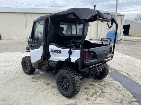 Image of Honda Pioneer 1000-5 equipment image 4