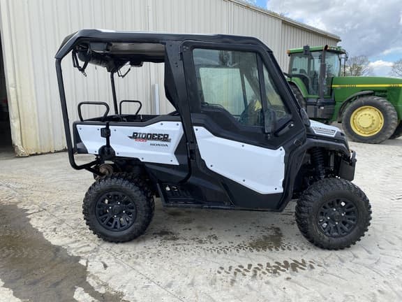 Image of Honda Pioneer 1000-5 equipment image 1