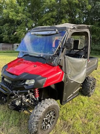2021 Honda Pioneer 700 Equipment Image0
