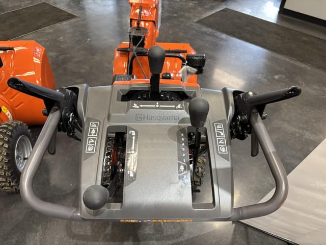 Image of Husqvarna Power ST 224 equipment image 3