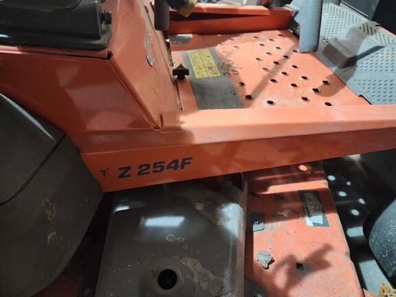 Image of Husqvarna Z254F equipment image 2