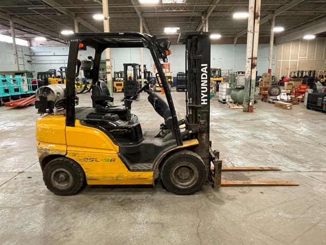 Image of Hyundai 25L-9A equipment image 3