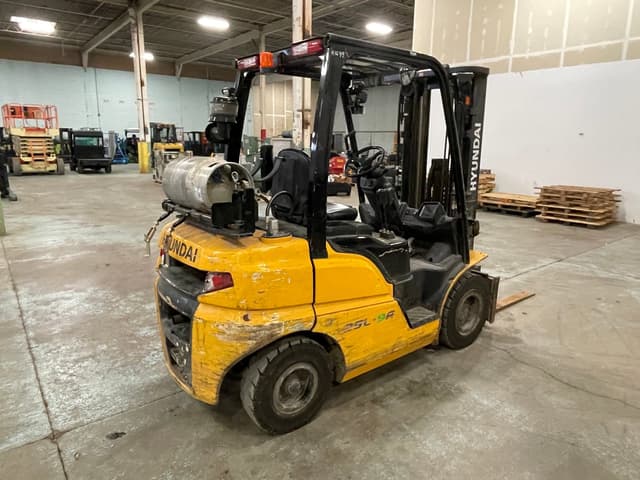 Image of Hyundai 25L-9A equipment image 4