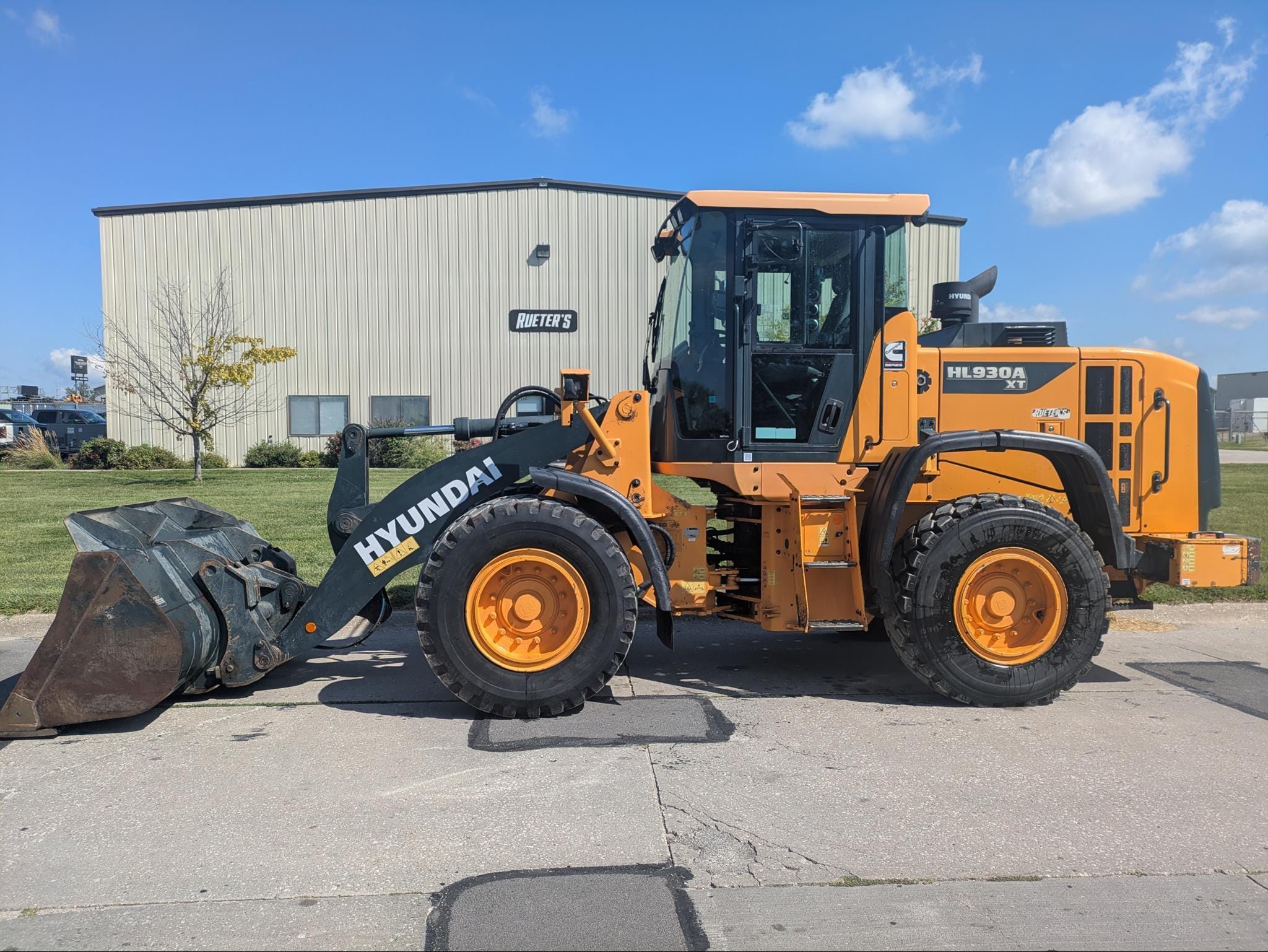 2021 Hyundai HL930AXT Equipment Image0