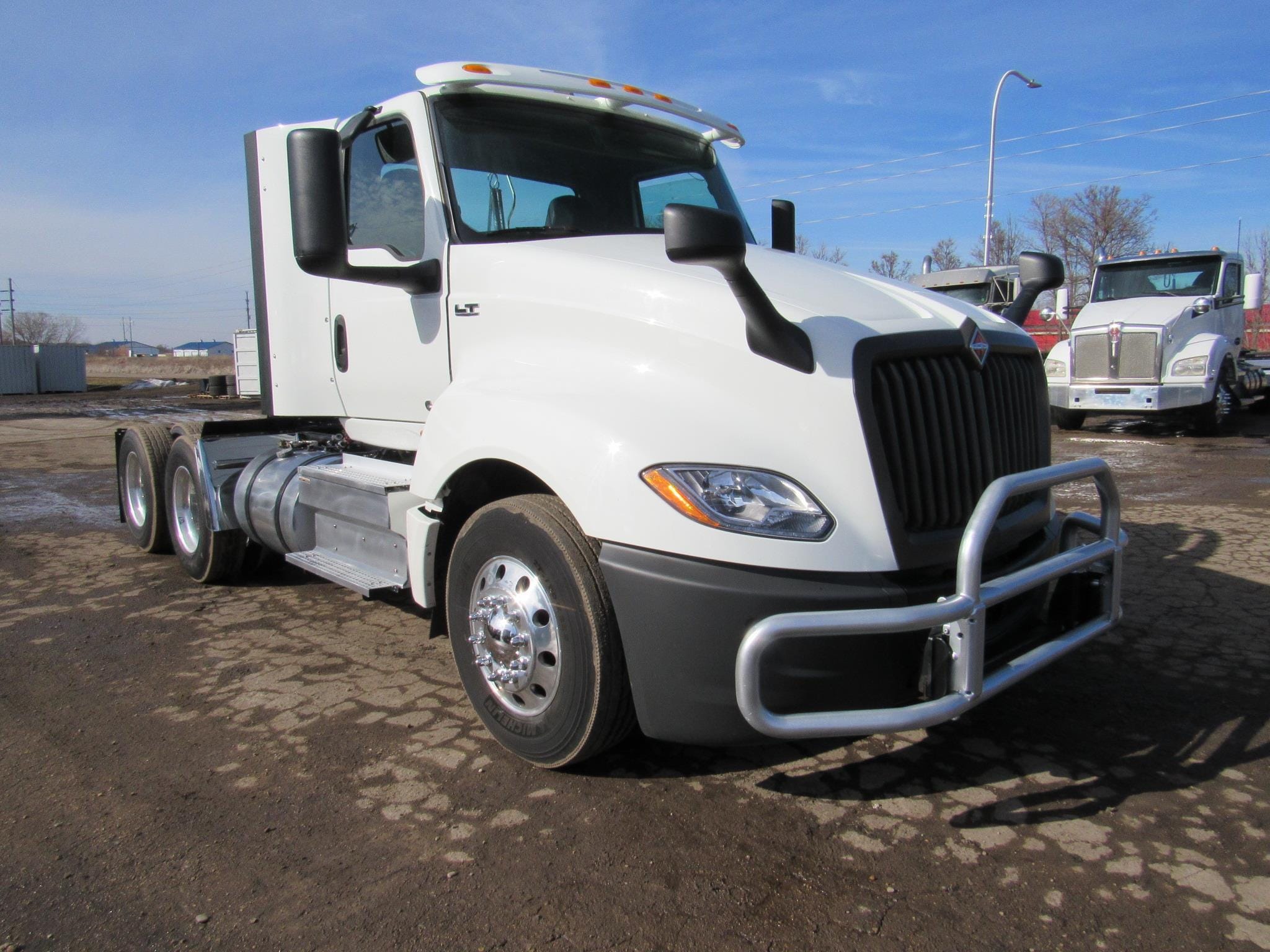 2021 International LT625 Equipment Image0