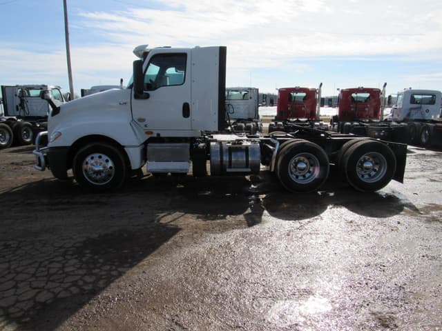 Image of International LT625 equipment image 4