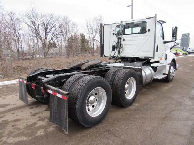 Image of International LT625 equipment image 2