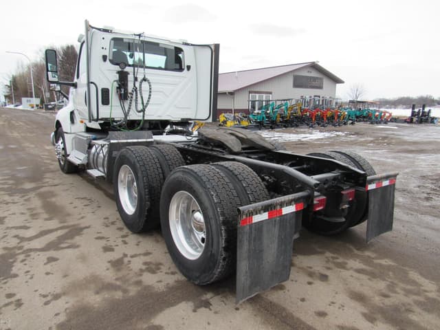 Image of International LT625 equipment image 3