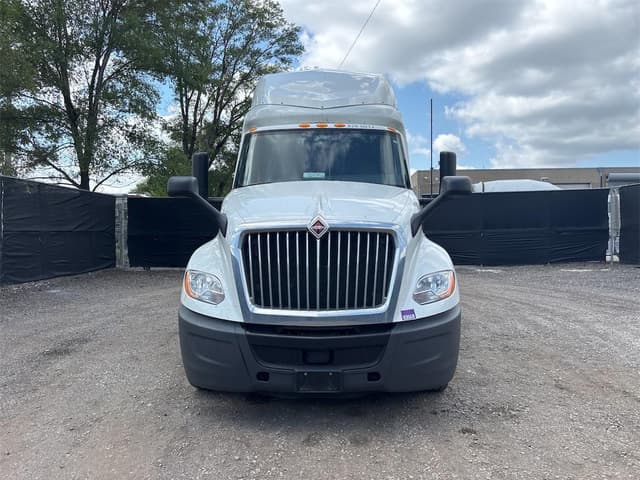 Image of International LT625 equipment image 1