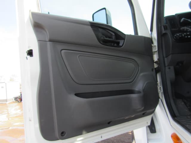 Image of International LT625 equipment image 4