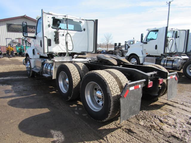 Image of International LT625 equipment image 2