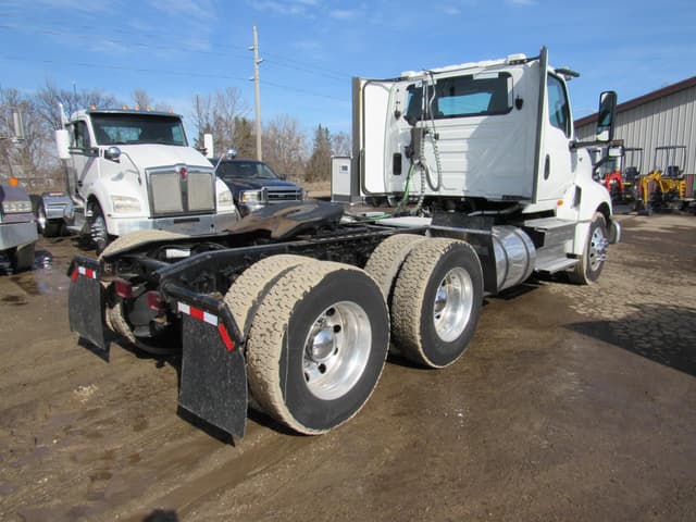 Image of International LT625 equipment image 3