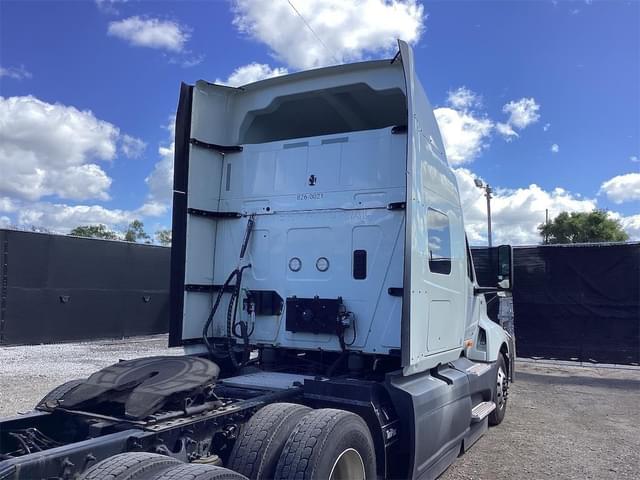 Image of International LT equipment image 4