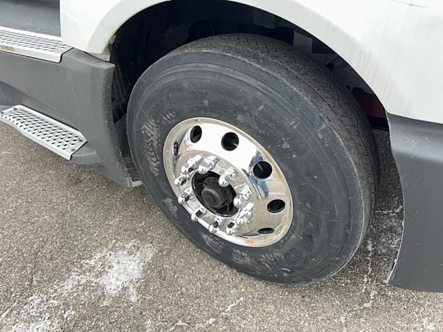 Image of International LT625 equipment image 3