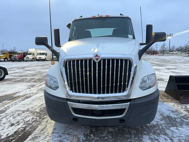 Image of International LT625 equipment image 1