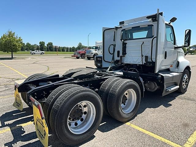 Image of International LT625 equipment image 3