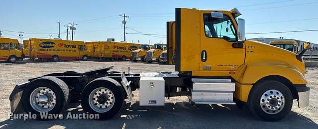 Image of International LT625 equipment image 3