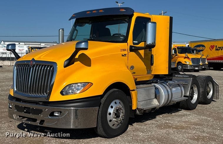 2021 International LT625 Image