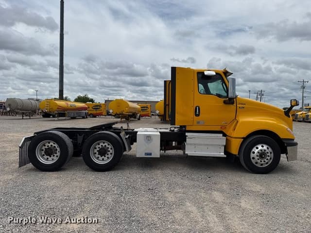 Image of International LT625 equipment image 3