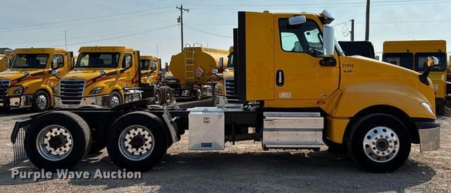 Image of International LT625 equipment image 3