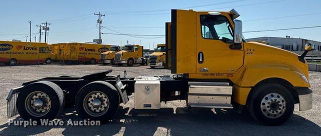 Image of International LT625 equipment image 3
