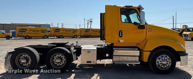 Image of International LT625 equipment image 3