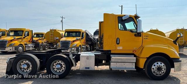 Image of International LT625 equipment image 3