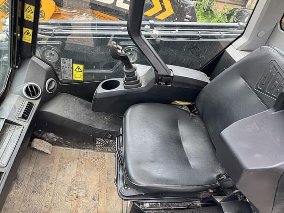 Image of JCB 3TS-8T equipment image 3
