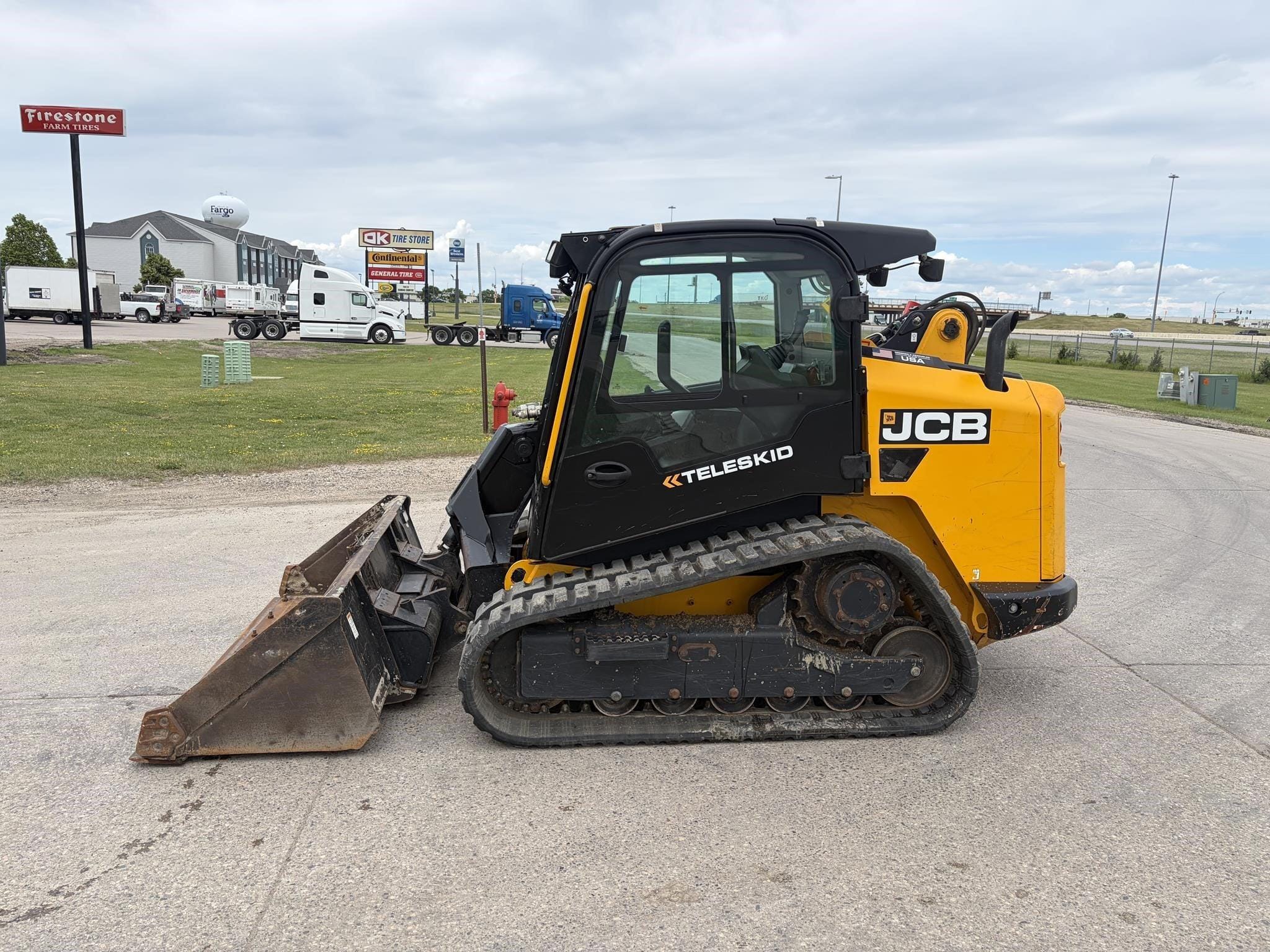 2021 JCB 3TS-8T Equipment Image0