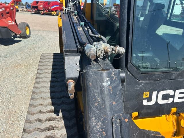 Image of JCB 3TS-8T equipment image 4