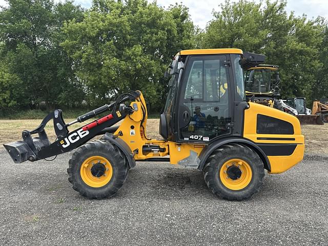 Image of JCB 407 Agri equipment image 1