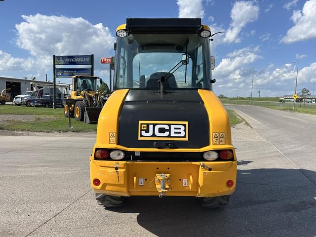 Image of JCB 407 Agri equipment image 4