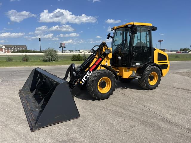 Image of JCB 407 Agri equipment image 1
