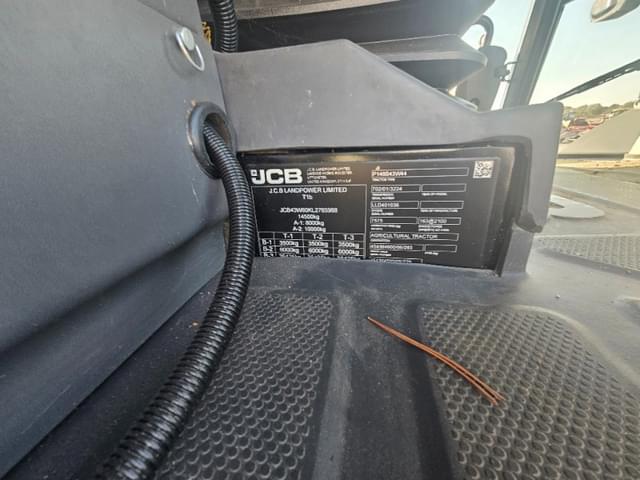 Image of JCB Fastrac 4220 equipment image 4