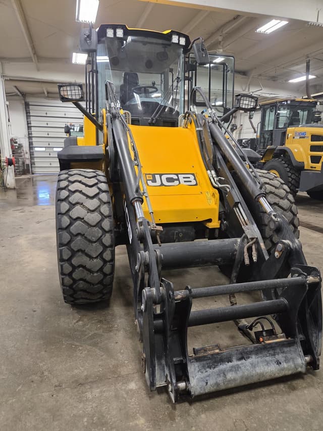 Image of JCB 427 Agri equipment image 4