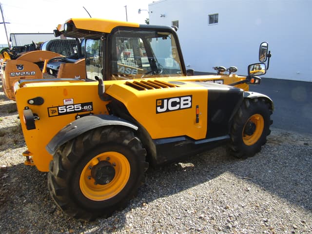 Image of JCB 525-60 Agri Plus equipment image 4