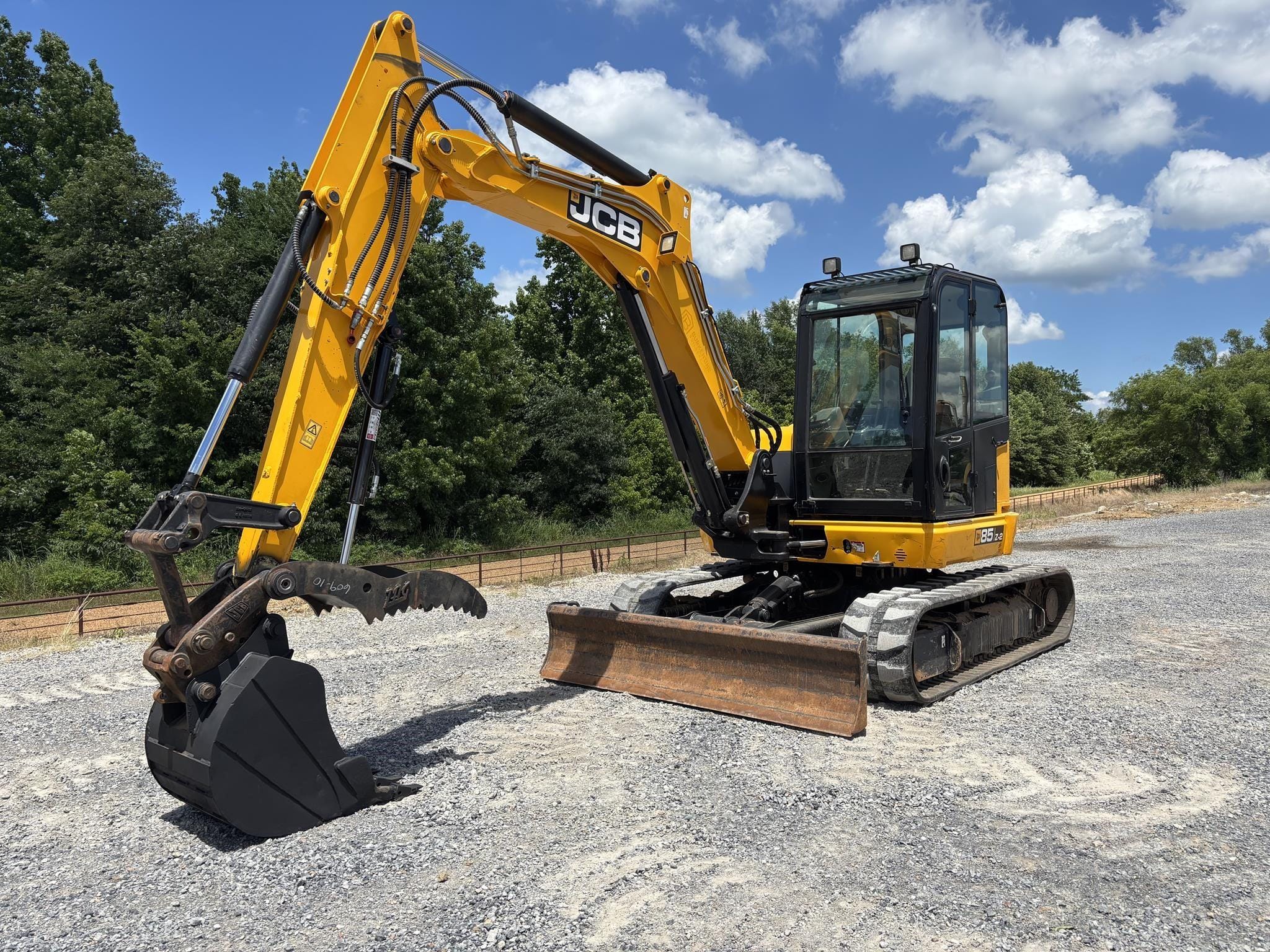 2021 JCB 85Z-2 Equipment Image0