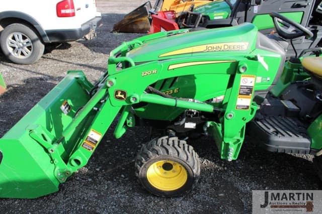 Image of John Deere 1023E equipment image 4